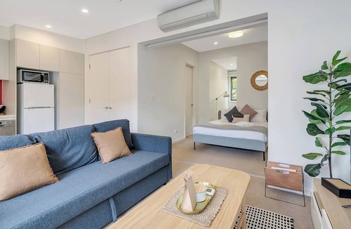 Pyrmont Apartment | Centrally Located Pyrmont Paradise with Patio