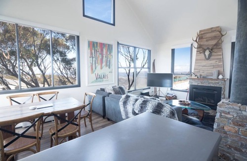 Hotham Heights Ski Chalet | Chalet Deich Ski-in/Ski-out