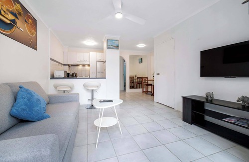 Burleigh Heads Apartment | Charming 1-Bed with pool & close to the beach!