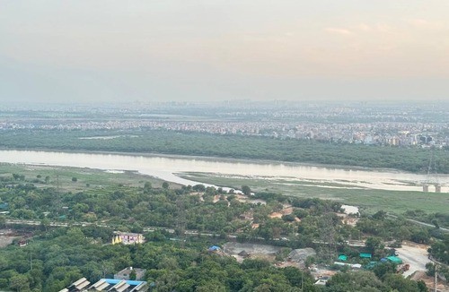 Noida Apartment | Charming 1-bedroom city and river view apartment in pleasant Noida with WiFi, AC