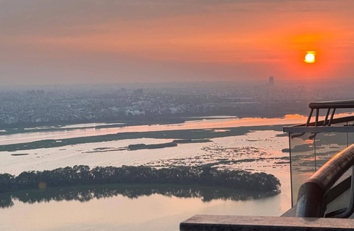Noida Apartment | Charming 1-bedroom city and river view apartment in pleasant Noida with WiFi, AC