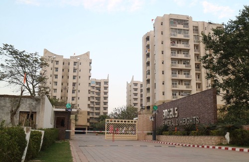 Taj Ganj Apartment | Charming 2-bedroom, 2-bathroom spacious apartment nestled near "Taj Mahal"