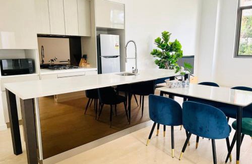 Roseville Apartment | Charming and cozy 2 Bedrooms 2 bathrooms Condo with Study room, Parking, Wi-Fi