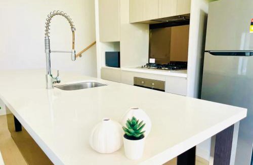 Roseville Apartment | Charming and cozy 2 Bedrooms 2 bathrooms Condo with Study room, Parking, Wi-Fi