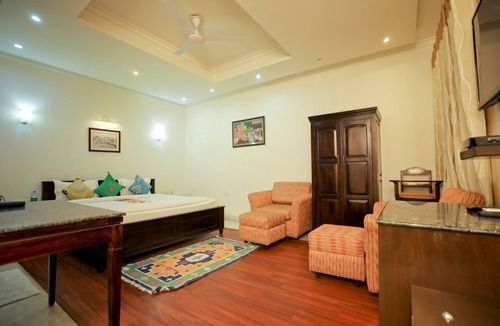Basai House | Charming B&B with WiFi and AC in Wise Villa Agra 3