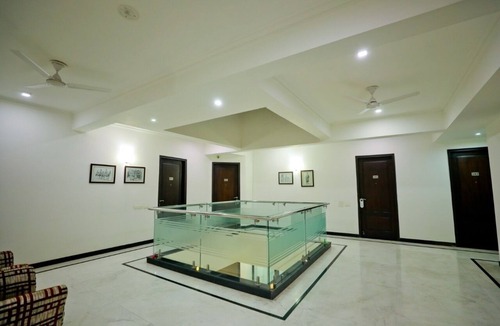 Basai Bed & Breakfast | Charming B&B with WiFi and AC in Wise Villa Agra 7