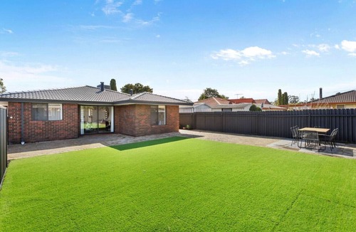 Forrestfield House | Charming Forrestfield Escape!