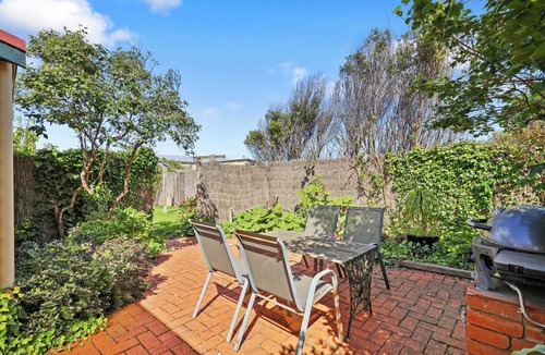 Warrnambool Cottage | Charming Heritage cottage, pet-friendly, walk to beach and coastal attractions