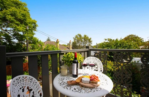 Glebe Apartment | Charming Retreat in Exclusive Glebe Estate