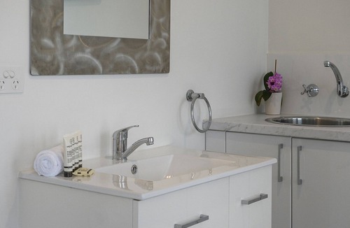 Willow Vale House | Charming Studio