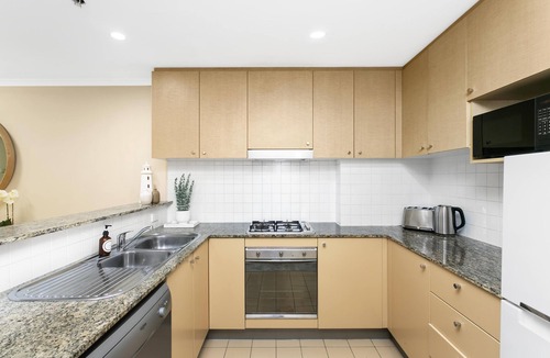 Chatswood Apartment | Chatswood- HELP5 Help Street - Modern Building - Close to Everything!