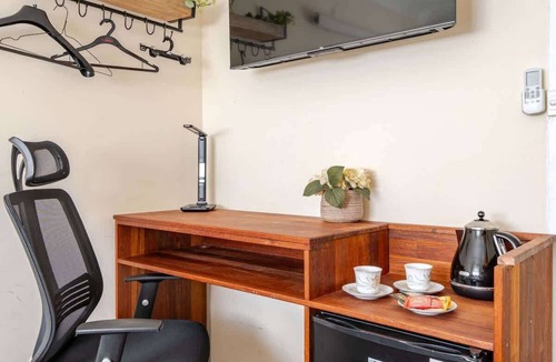 Plumpton House | Cheerful 4 bedroom home with parking on premises