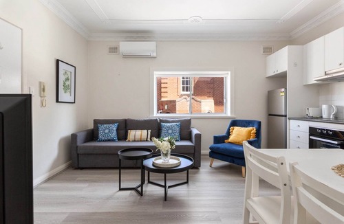 Manly Apartment | Chic 1-Bed Retreat Near Shops & Beach