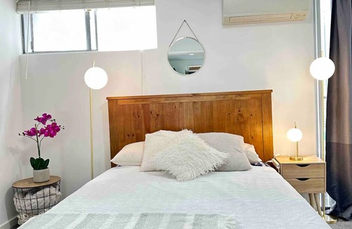 Perth Central Business District Apartment | Chic 1-bedroom apartment with AC and WiFi in fabulous Perth