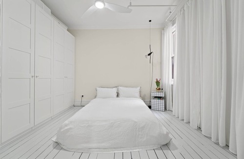 Kings Cross Apartment | Chic 1BR Modern Art Deco Apartment in Potts Point