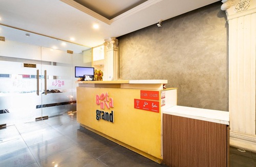 District 10 House | Chic Deluxe Double Retreat | Bonita Grand Stay