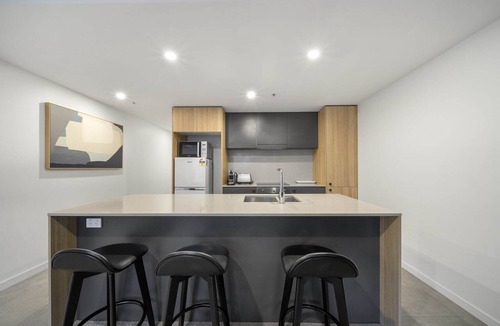 Braddon Apartment | Chic Inner-City 2-Bed Abode with Pool, Gym & Sauna