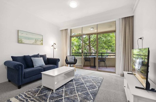 Camperdown Apartment | Chic Urban Escape in Vibrant Camperdown