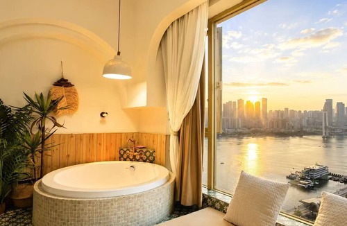 Yuzhong Bed & Breakfast | Chongqing City Center River View B&B