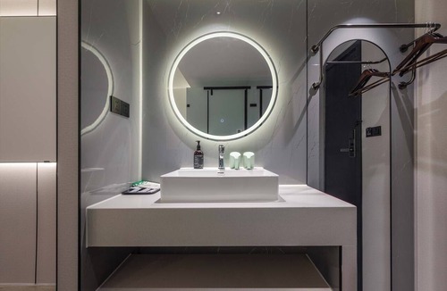Yuzhong Hotel | Chongqing Jiefangbei Centre Bairui Hotel