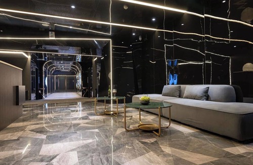 Yuzhong Hotel | Chongqing Lingdu Gaokong Jiangjing Hotel