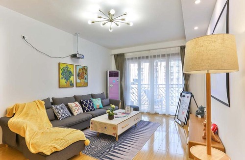 Yuzhong Apartment | Chongqing Yuzhong·HongYaDong· Locals Apartment 00171430