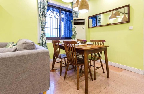 Jeifangbei Central Business District Apartment | Chongqing Yuzhong·Hongya Cave· Locals Apartment 00134800