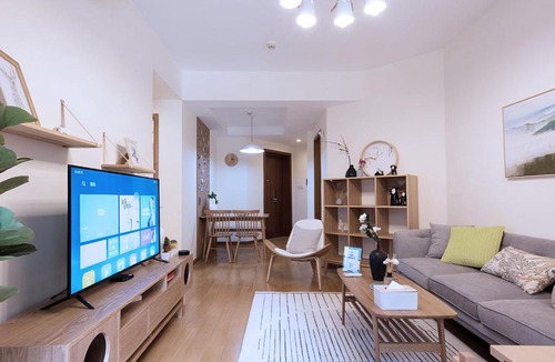 Yuzhong Apartment | Chongqing Yuzhong·Liziba Station· Locals Apartment 00169360