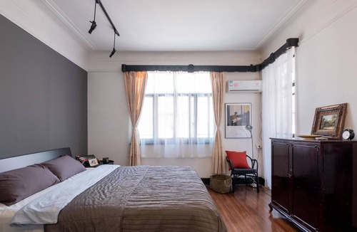 Jing'an Condo | City Center !1100 Sq ft Apt. Near Sbwy 2@Nan Jin Xi Rd. Full Kitchen. Sleeps 4