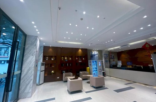Baiyun Hotel | City Comfort Inn Guangzhou Lingnan New World Baiyundadaobei Station - During the Canton Fair, free shuttle buses are provided to the exhibition center in the morning
