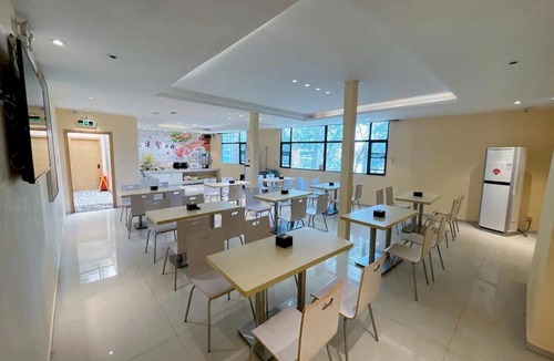 Baiyun Hotel | City Comfort Inn Guangzhou Lingnan New World Baiyundadaobei Station - During the Canton Fair, free shuttle buses are provided to the exhibition center in the morning