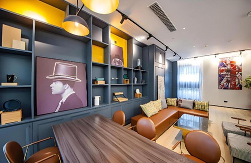 Jianpanshan Subdistrict Hotel | City Comfort Premier Hotel Liuzhou Wuxing Pedestrian Street Jinggu Building