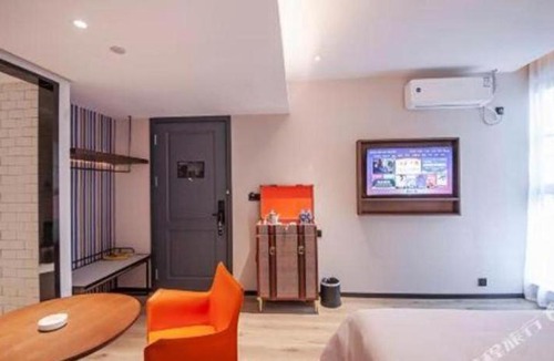 Jianpanshan Subdistrict Hotel | City Comfort Premier Hotel Liuzhou Wuxing Pedestrian Street Jinggu Building