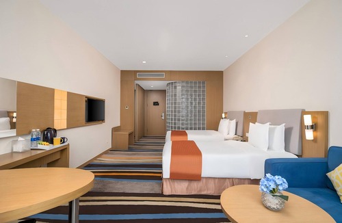 Baiyun Hotel | City Holiday Hotel Guangzhou Baiyun Airport Renhe Metro Exit B
