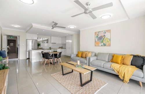 Cairns Central Business District Apartment | City Lights - Experience the Best of Cairns