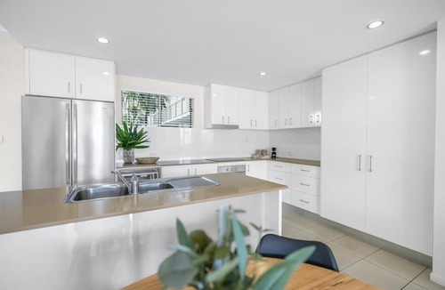 Cairns Central Business District Apartment | City Lights - Experience the Best of Cairns