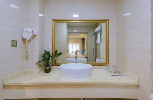 Shajing Hotel | City-state apartments - Niu Hu Subway