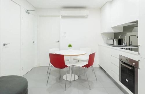 Darling Harbour Apartment | City Stay, Darling Harbour, modern apartment