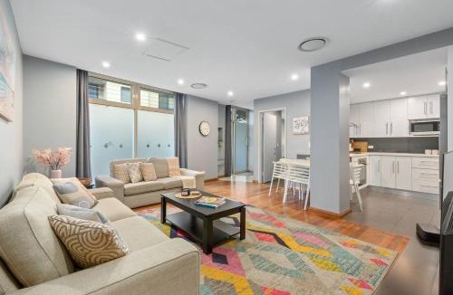 Pyrmont Apartment | Cityline Haven - Harbourside Living with City Energy