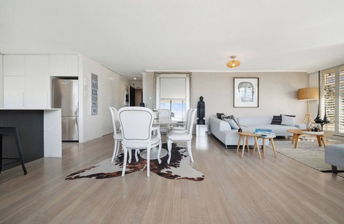 Woolloomooloo Apartment | Cityscape 2BR Charm with Pool, Sauna & Spa Access