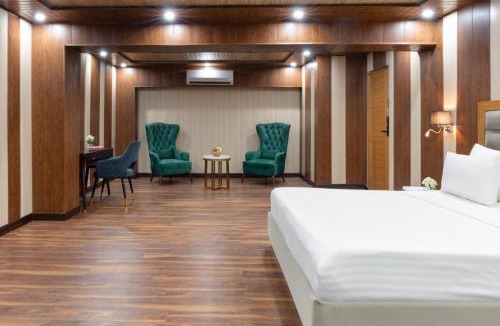 Ghaziabad Hotel | Clark Inn Express Rajnagar