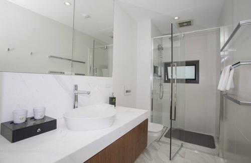 Perth Central Business District Hotel | Classic King Room - Quinn`s Botany Boutique K02