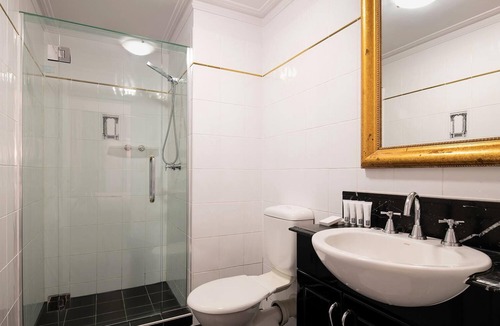 Brisbane Central Business District Hotel | Classy 1 BR Hotel Apartment Anzac Sq. Brisbane CBD