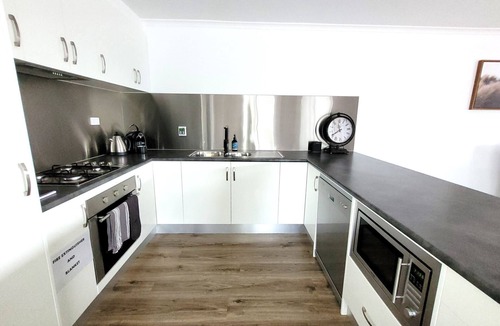 Para Wurlie Hotel | Clipper Getaway, Point Turton