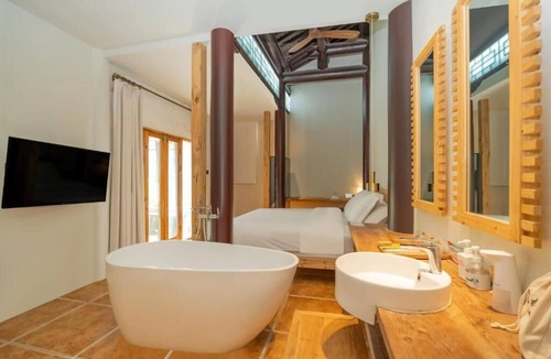 Guangling Qu Hotel | Cloud and Wind