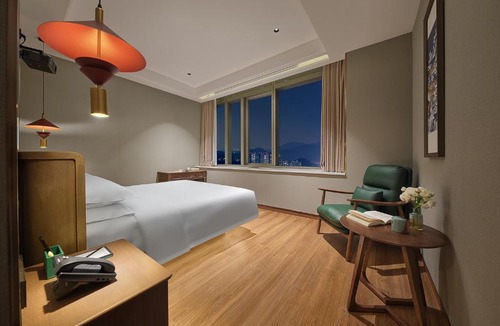 Luohu Hotel | Cloud-Walk Hotel Panoramic High-Rise Cityscape Within 100 Meters of Metro Line 3