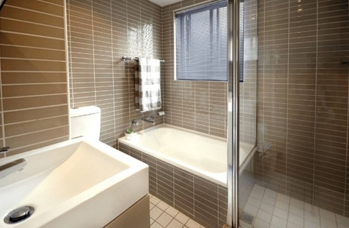 Clovelly Apartment | Clovelly- VELLY Clovelly Road - Coastal 1BR Apartment with Balcony Parking Steps from Clovelly Beach