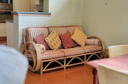 Orange East House | Coachman's Cottage - Cosy Charm, Pets Welcome