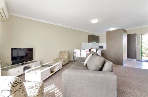 Warwick Hotel | Coachman's Inn Warwick