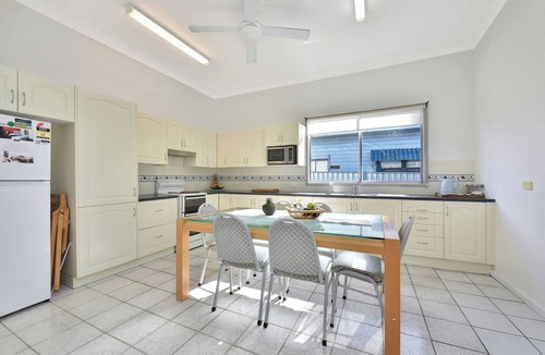 Cessnock Cottage | Coal d' Vine Cottage - Cessnock NSW